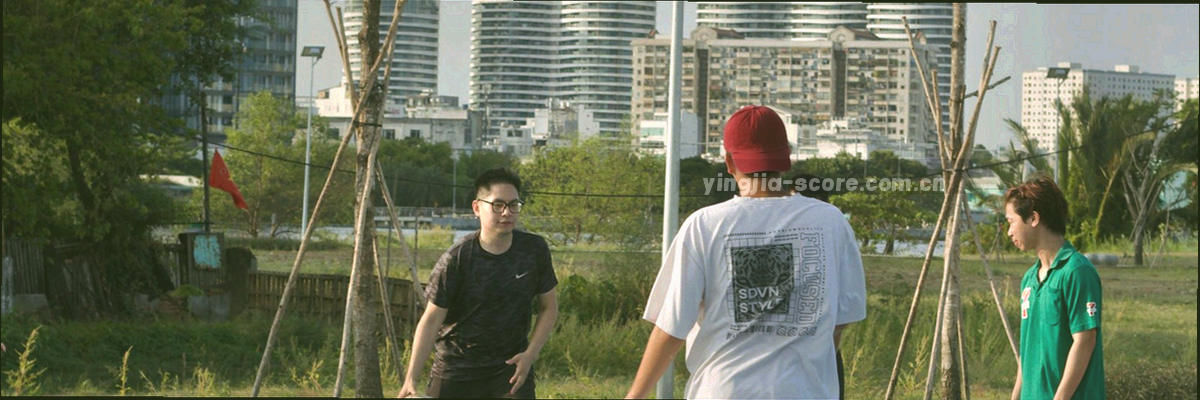 抽象的数据保护图标，包含锁和流动线条